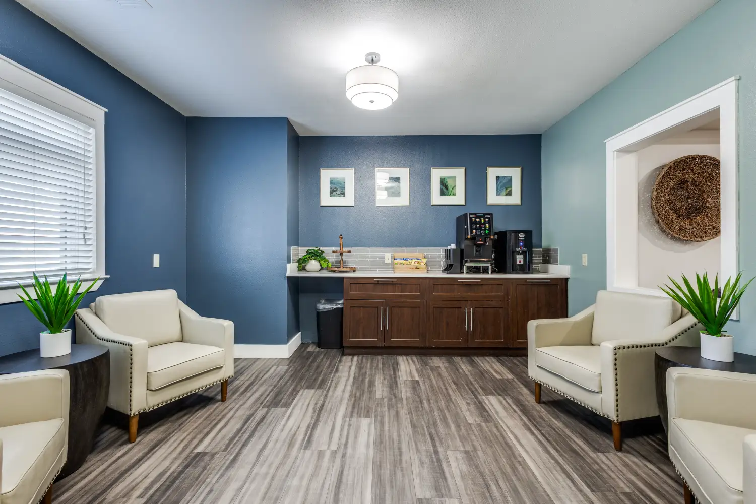 Senior living community coffee station with seating area at The Ivy of McKinney assisted living in McKinney Texas