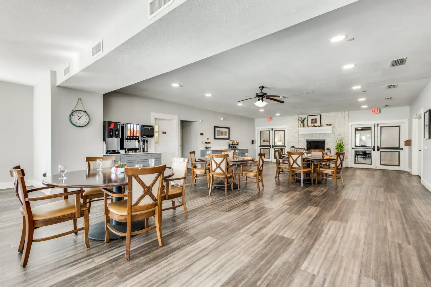 Senior living community dining room at The Ivy of McKinney Texas